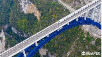 成贵高铁正式开通,村民站满山坡观看,首发车经过现场集体欢呼, 你怎么看?
