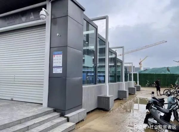 在郑州地铁5号线车厢里给大家鼓劲儿的女子去世了,她是如何“掉队”的?