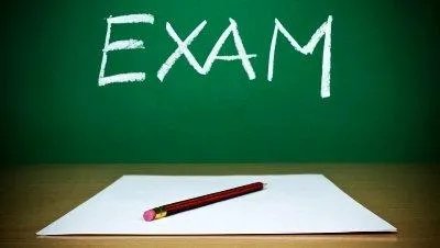 学校因考生太多让学生跪在操场考试,还有哪些奇葩的考试方式?
