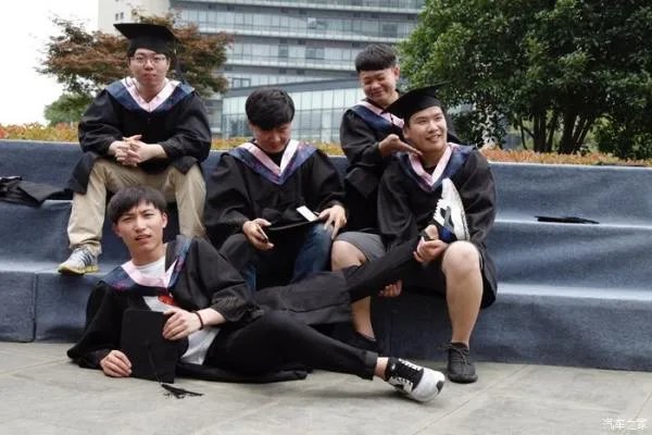 作为刚毕业的一名大学生,第十代索纳塔怎么样