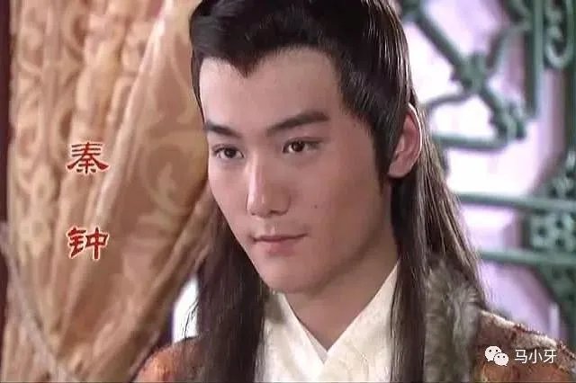 太子妃和皇上在树上玩耍他们不在乎风言风语