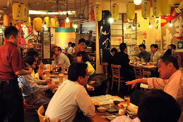 日本人下班后为啥爱去居酒屋？是借酒消愁？