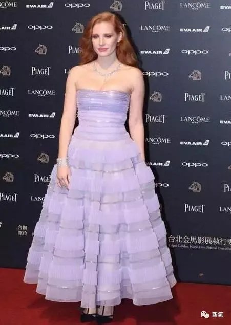 2017金马奖颁奖典礼上,谁的礼服更耀眼?