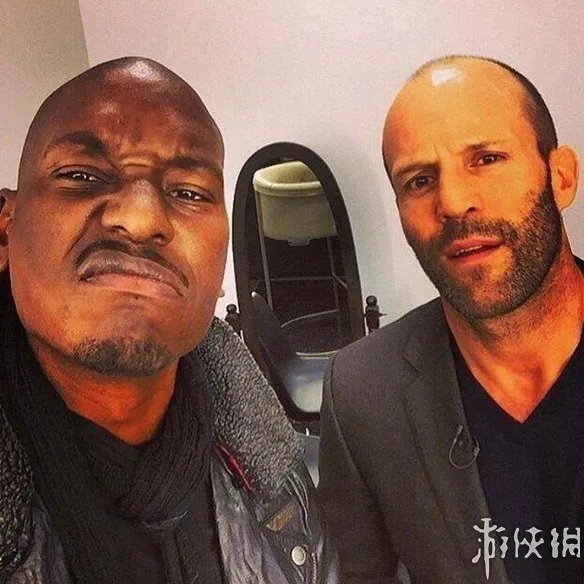 《速度与激情8》首发海报 范迪塞尔遥望前路形单影只