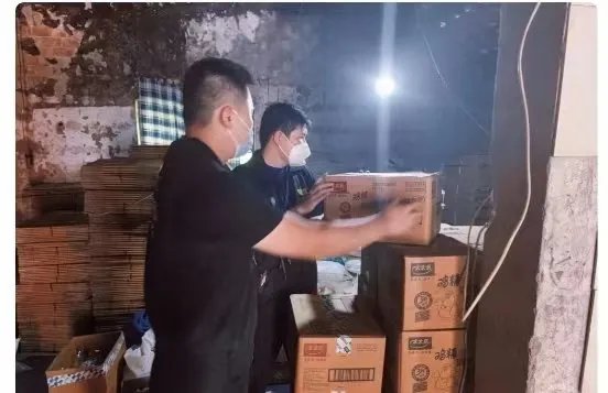 上海警方侦破一起制售假冒品牌鸡精案,造假和“山寨”哪个更可怕?