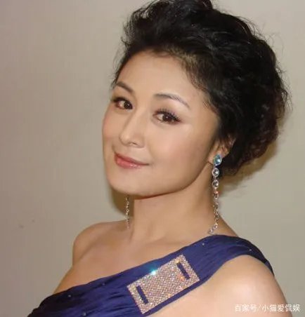 于月仙车祸去世,四人同乘一辆车,唯独她当场去世,谁来承担这起事故责任?