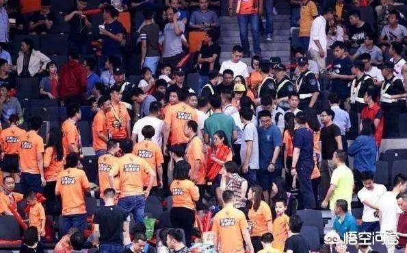 辽粤之战G4,广东主场出现球迷冲突互殴,你怎么看球迷的行为?