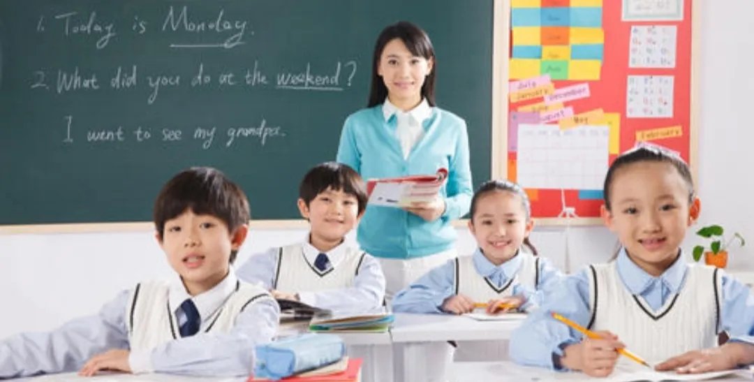 大学老师硬核叫停窗外施工队,是有责任心还是太较真?