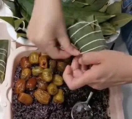 怎样包粽子简单步骤图 只需四步就能搞定一个粽子