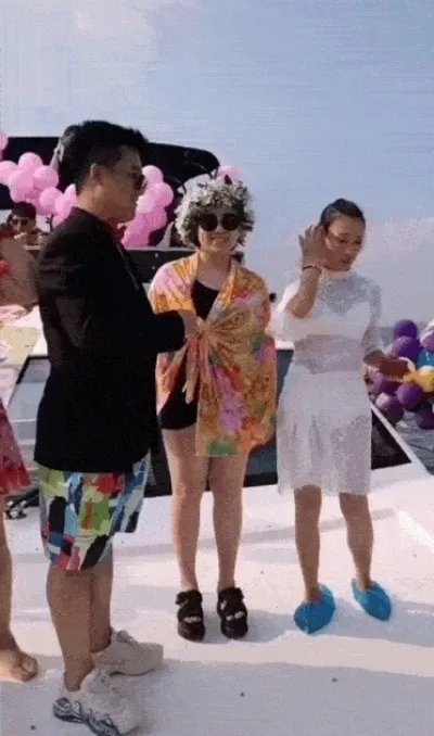 小鹏飞求婚丫蛋 网友纷纷表示太狗血