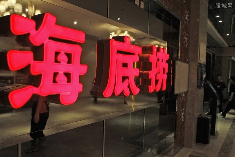 海底捞就塑料乌鸡卷事件道歉 将负全部责任