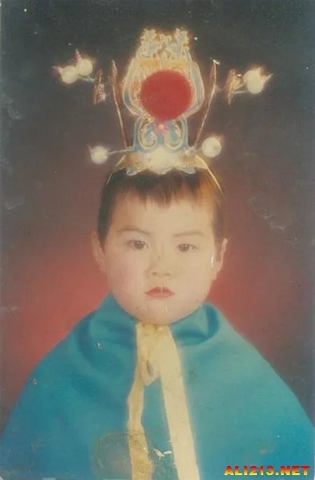 想当初贫僧也是驱魔人 那些不堪回首的童年照片