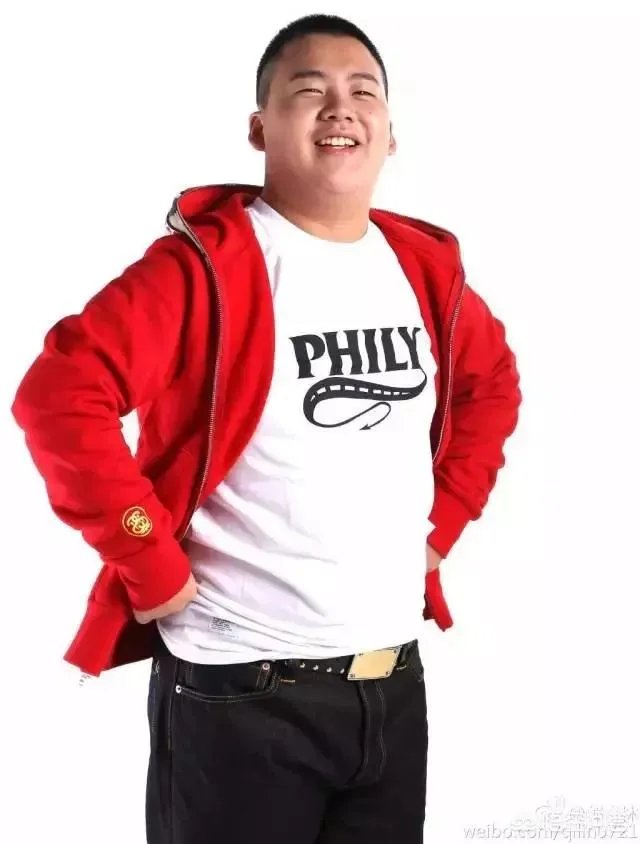 郭麒麟最近在拍戏时脸部受伤,你觉得他做为一个星二代还那么努力为什么?