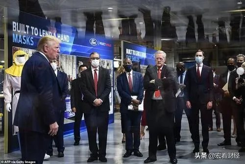 特朗普终于戴口罩了,大家怎么看?