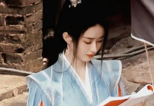 赵丽颖的新剧《与凤行》路透造型遭吐槽，高马尾是古装仙侠不变的标配吗？