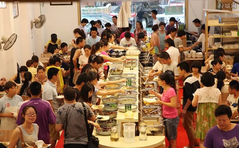 学生合伙开快餐店月入五万 开一家快餐店的成本多少