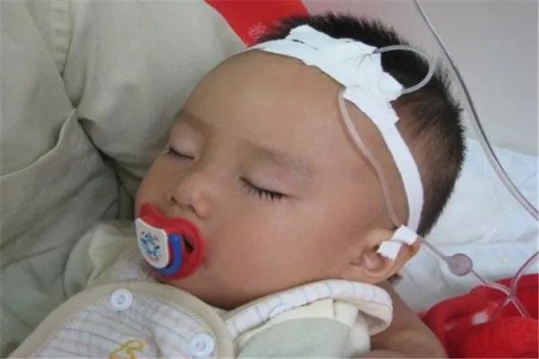 山西1岁男童打点滴后死亡,这么小的孩子能打点滴吗?