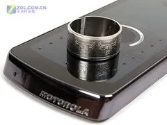 摩托罗拉E8