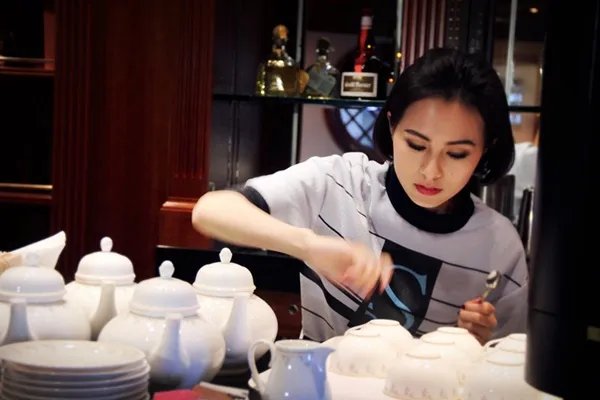 分享王凯琪中国好声音歌曲 感受“小张柏芝”的音乐之路
