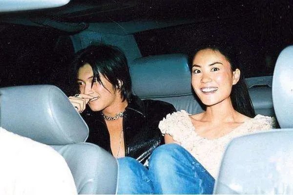 谢霆锋被爆求婚王菲4次被拒，他们的真实关系是怎样的？