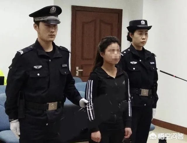 怎么看待小偷进便利店行窃被女店员敲诈勒索万余元?