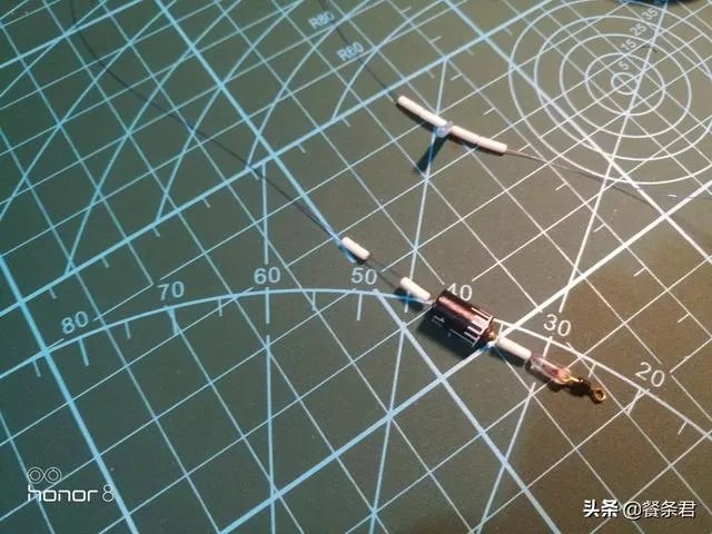 钓鱼人化绍新,李大毛越钓越有钱;更多人“钓鱼穷三年”,请问大家怎么看待这个现象?