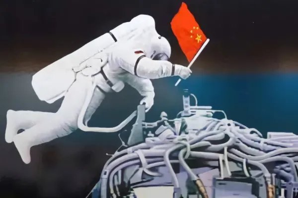 翟志刚时隔13年再次出舱,这两次出舱的画面对比如何?