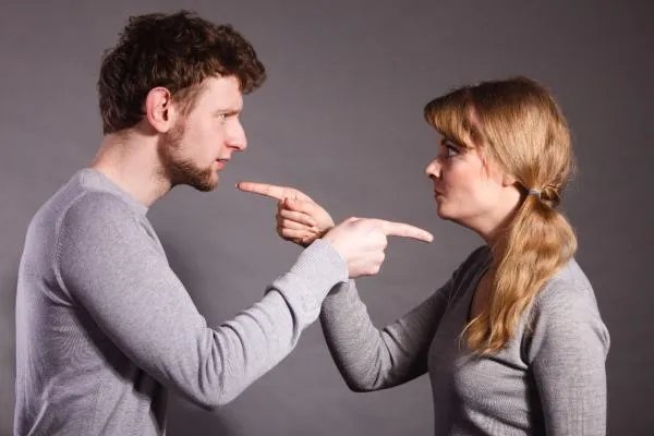 世界首富亚马逊CEO离婚，穷人离婚和富人离婚有何不同？