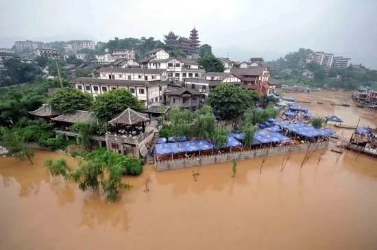 长江重庆段迎最大洪峰，是什么原因造成的？
