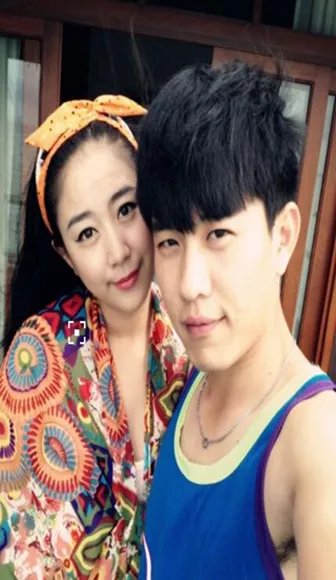 看非诚勿扰官晶晶微博近况   大秀幸福娇艳美照