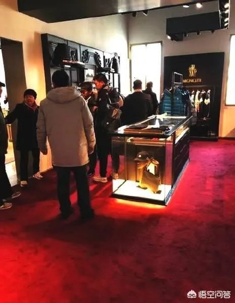 王宝强陪父母逛街买衣服,而我们孝顺了我们的父母吗?
