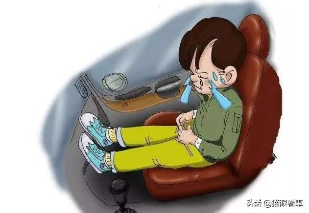 山东菏泽1岁娃被锁车内,民警要砸窗救人,孩子妈妈坚持“再等等”,她想等啥?