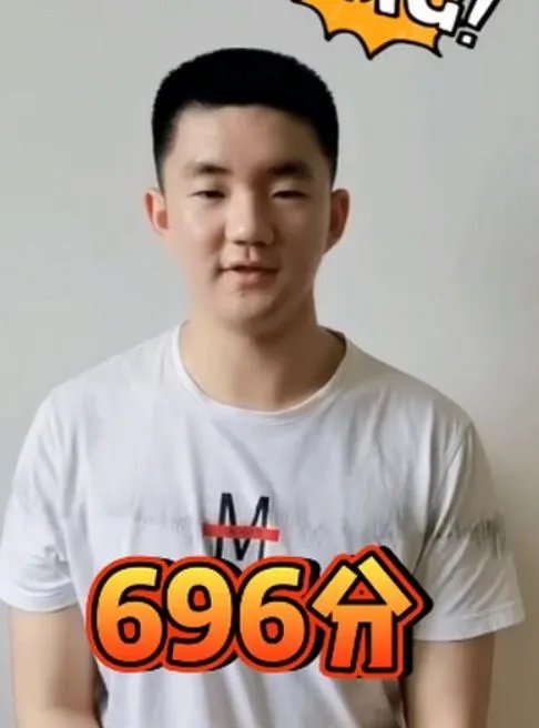 高考696分学霸想当兵,他的单科成绩都是多少分?