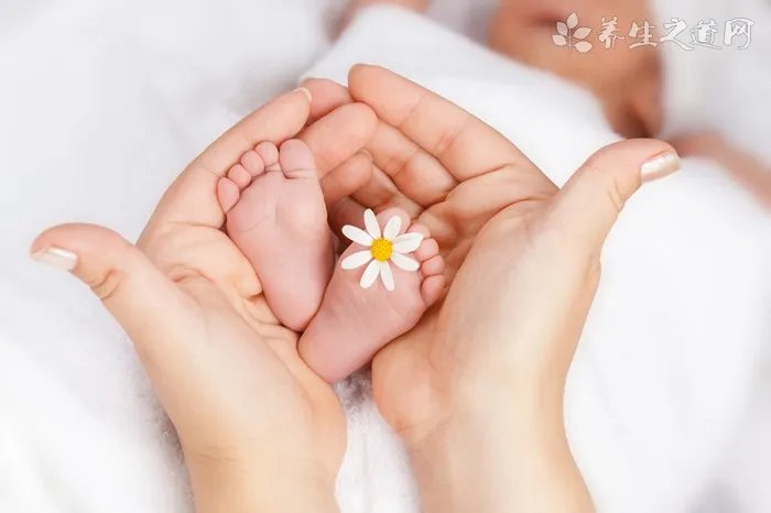 眼线液笔和眼线膏哪个好 眼线液笔软头还是硬头好