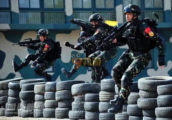 最强特种兵曝光 男女同台竞技“枪王争霸赛”