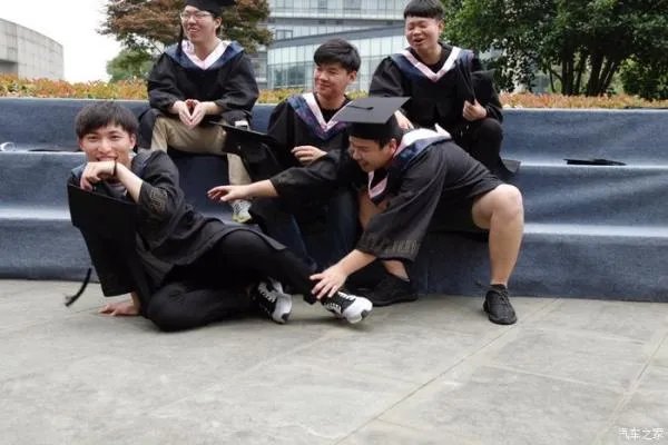 作为刚毕业的一名大学生,第十代索纳塔怎么样