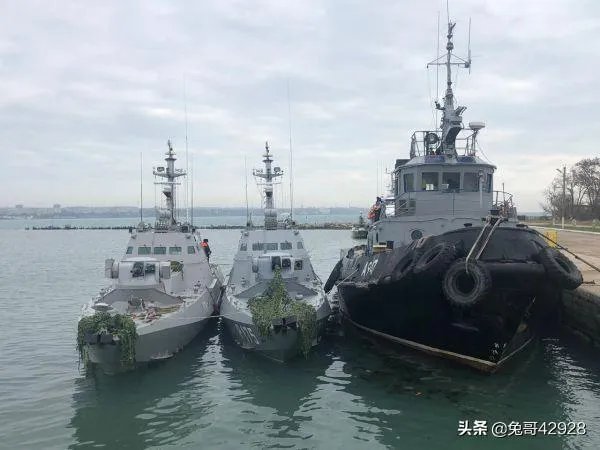 俄罗斯为什么不痛痛快快地释放被扣押的乌克兰三艘舰艇,在等什么信号?