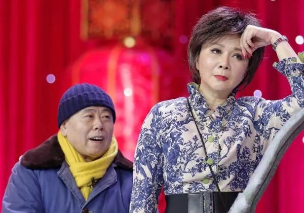 蔡明是田华的女儿吗?
