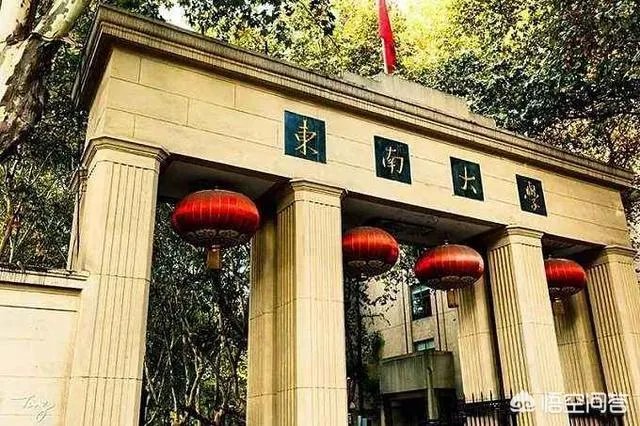 江苏一高校跨年夜上演“维密秀”,现场千人兴奋尖叫,你觉得怎么样?