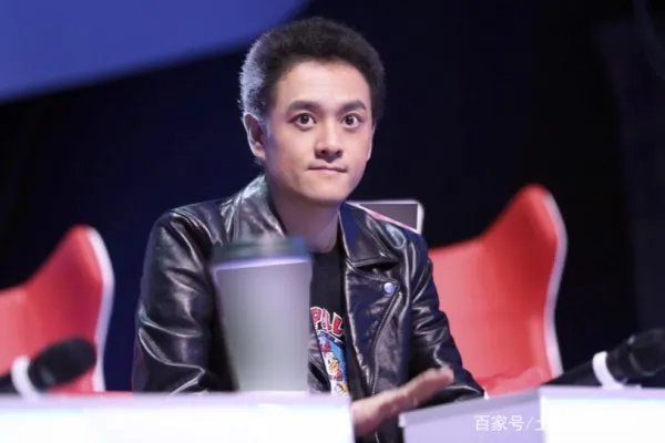 赵英俊未婚妻首被曝光，陪伴治病两年不离弃，你如何看待这种感情？