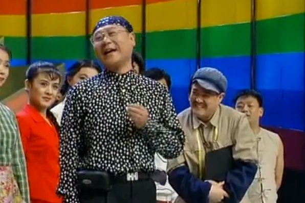 赵本山在小品”红高粱模特队”里唱的那首歌叫什么