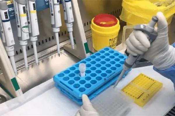 郑州一核酸采样点推出VIP服务,年费320元,怎样看待这一服务呢?