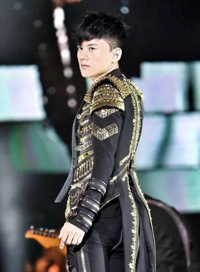 2016年张杰在跨年演唱会唱的什么歌 演绎阿黛尔三首神曲