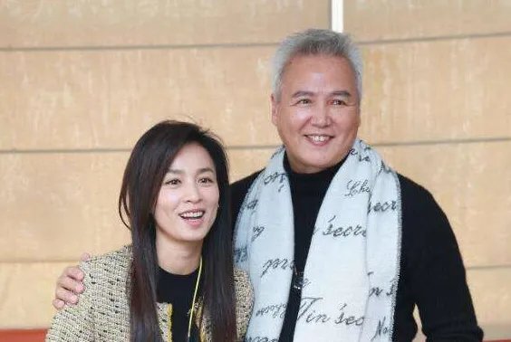 张庭夫妇社交平台被禁言,为何不给他们为己辩驳的机会?