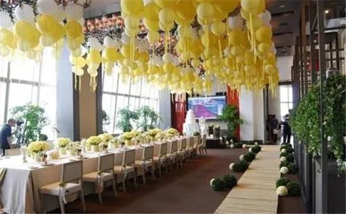 西式婚礼现场怎么布置好   2017浪漫婚礼现场布置图片