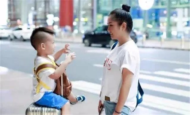 还原何洁离婚官司始末,何洁说孩子我来养,你怎么看?