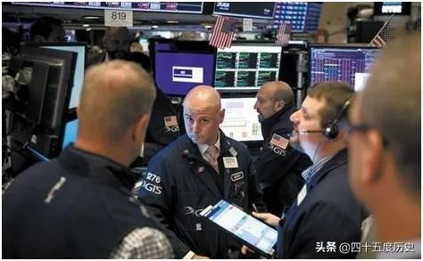 疫情在美国爆发,特朗普却在白宫发布会上强调:美国人民应尽快复工,对此,你怎么看?