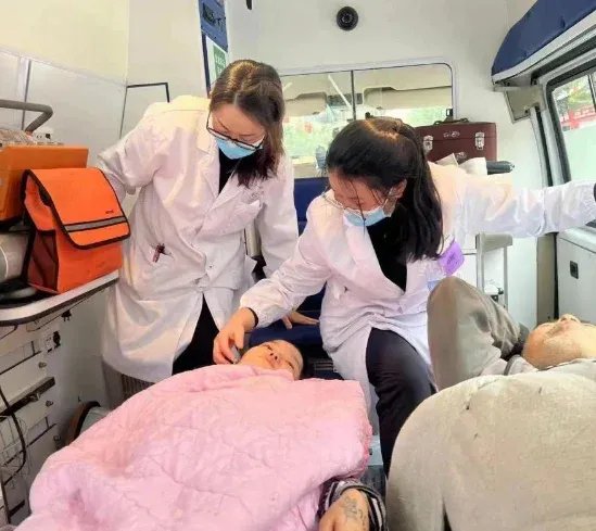 四川泸定地震后,首个“地震宝宝”平安降生,如何帮受灾人群做心理疏导?