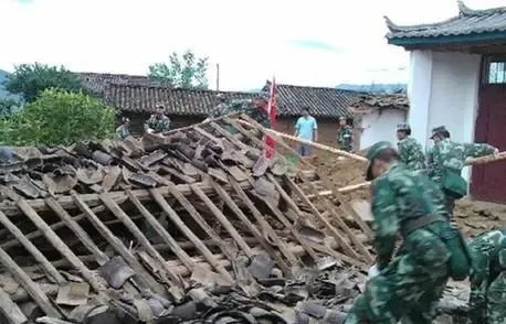 四川泸定地震后,首个“地震宝宝”平安降生,如何帮受灾人群做心理疏导?