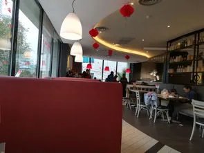 重庆必胜客事件上热搜,你觉得顾客的做法如何?